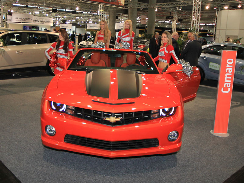 zieht vor allem das Chevrolet Camaro Cabrio die Blicke auf sich zieht vor allem das Chevrolet Camaro Cabrio die Blicke auf sich
