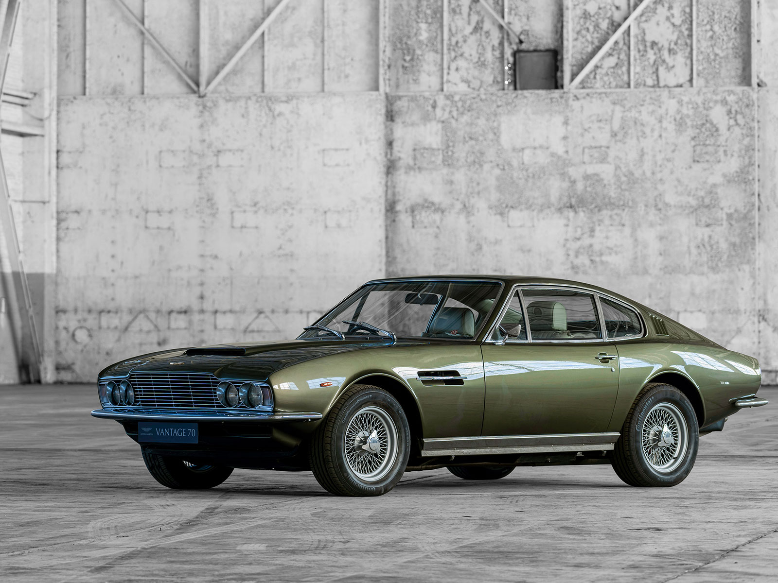 Aston Martin DBS  Vantage (c) Aston Martin