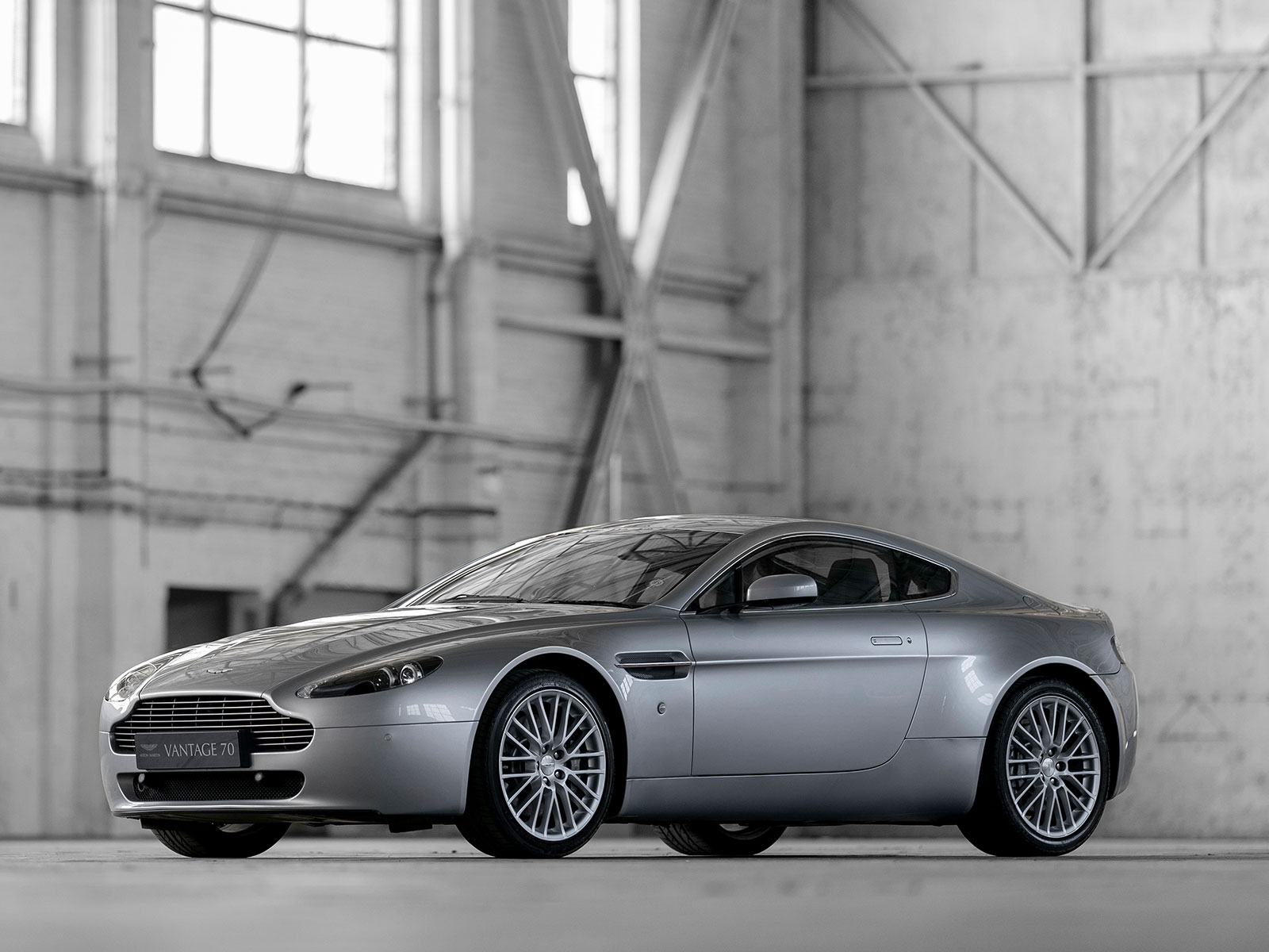 Aston Martin V8  Vantage (c) Aston Martin