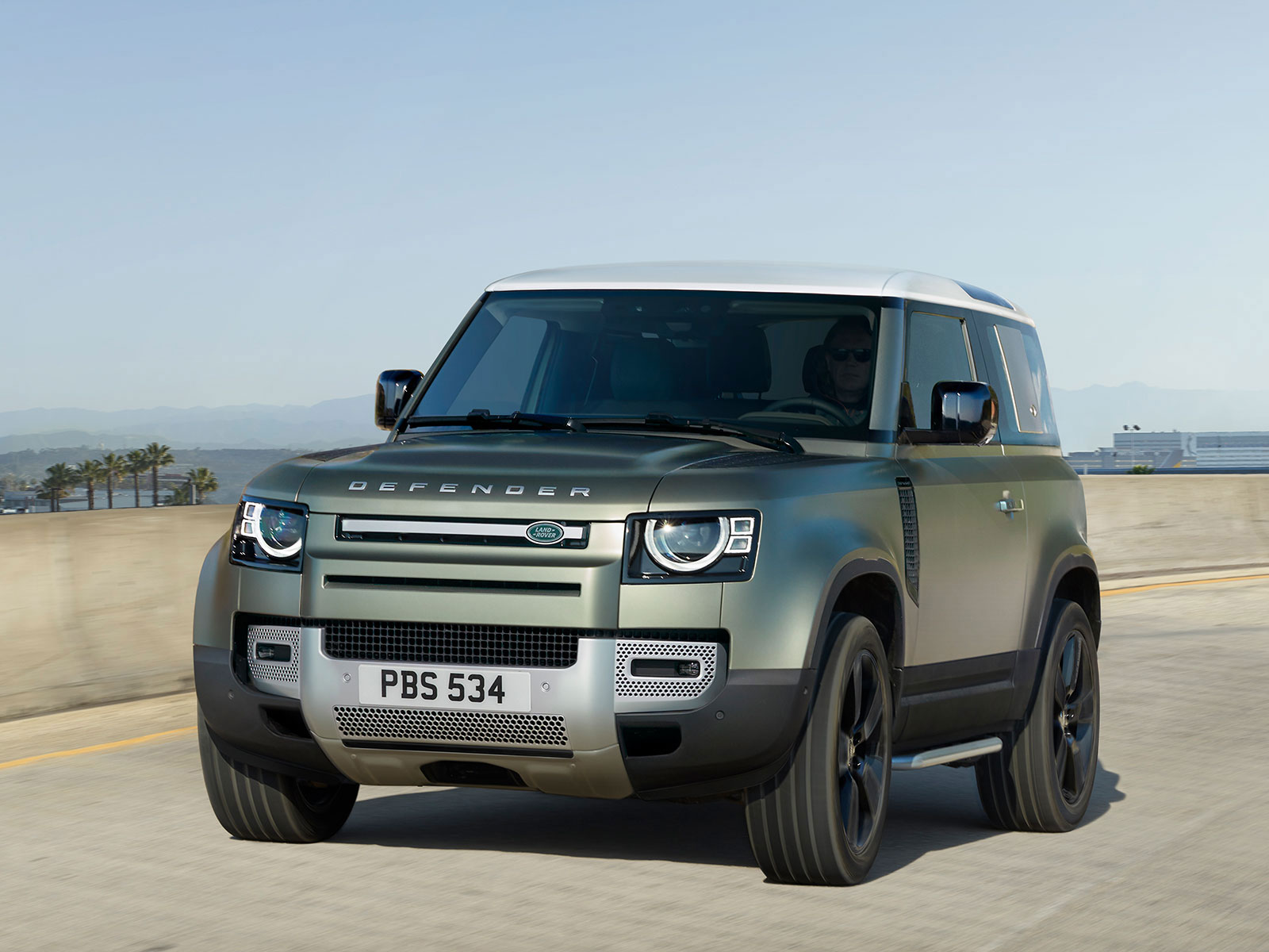 Land Rover Defender (c) Land Rover