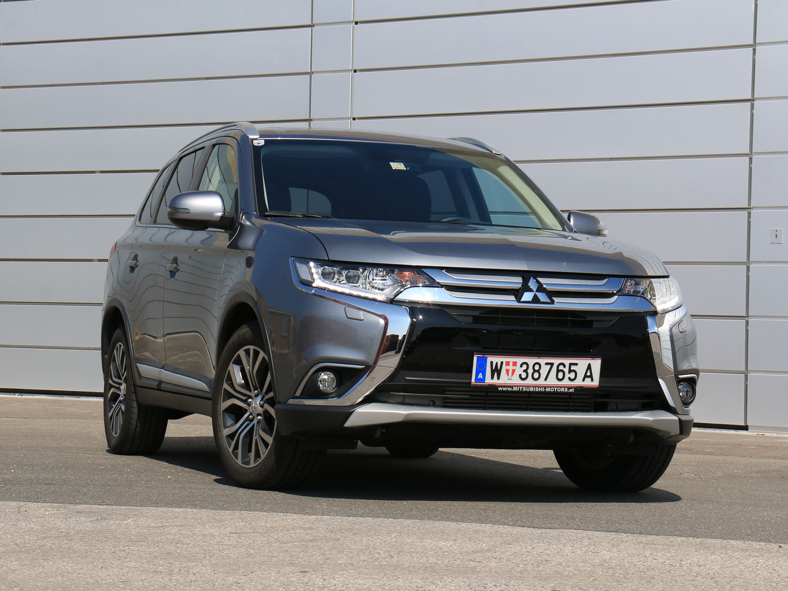 Mitsubishi Outlander DID 4WD AT InstyleTest