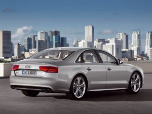 2011 audi s8 2