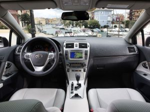 2011_toyota_avensis_kombi_4 2011 toyota avensis kombi 4