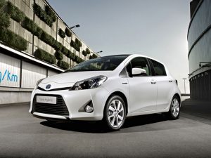 2012 toyota yaris hybrid 01