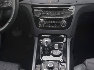 2012_peugeot_508_hybrid_3 2012 peugeot 508 hybrid 3