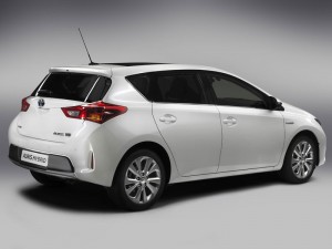 2012 toyota auris 02