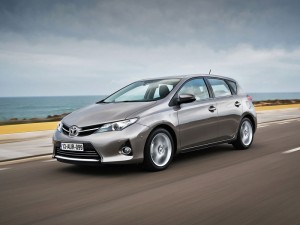 2012 toyota auris 01