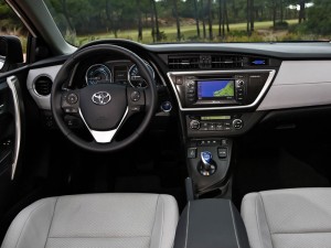 2012 toyota auris 04