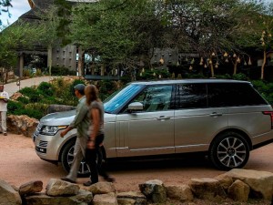 (c) Land Rover