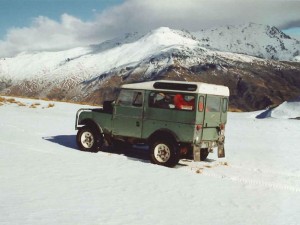 (c) Land Rover