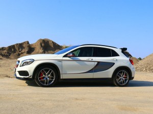 Mercedes GLA 45 AMG Seite