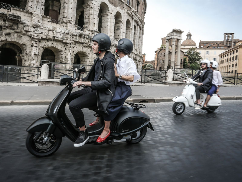 Limited Edition: Vespa 946 Emporio Armani