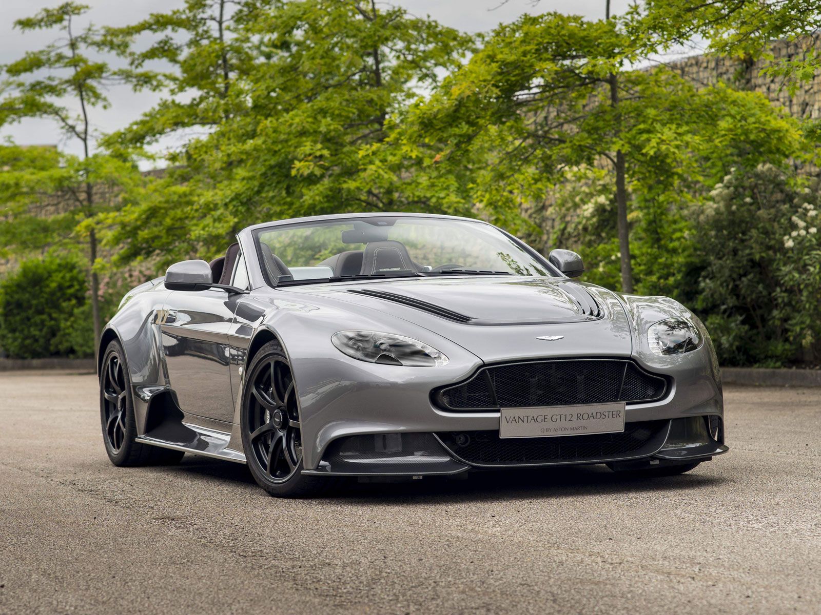 1207619 Vantage GT12 Roadster 01