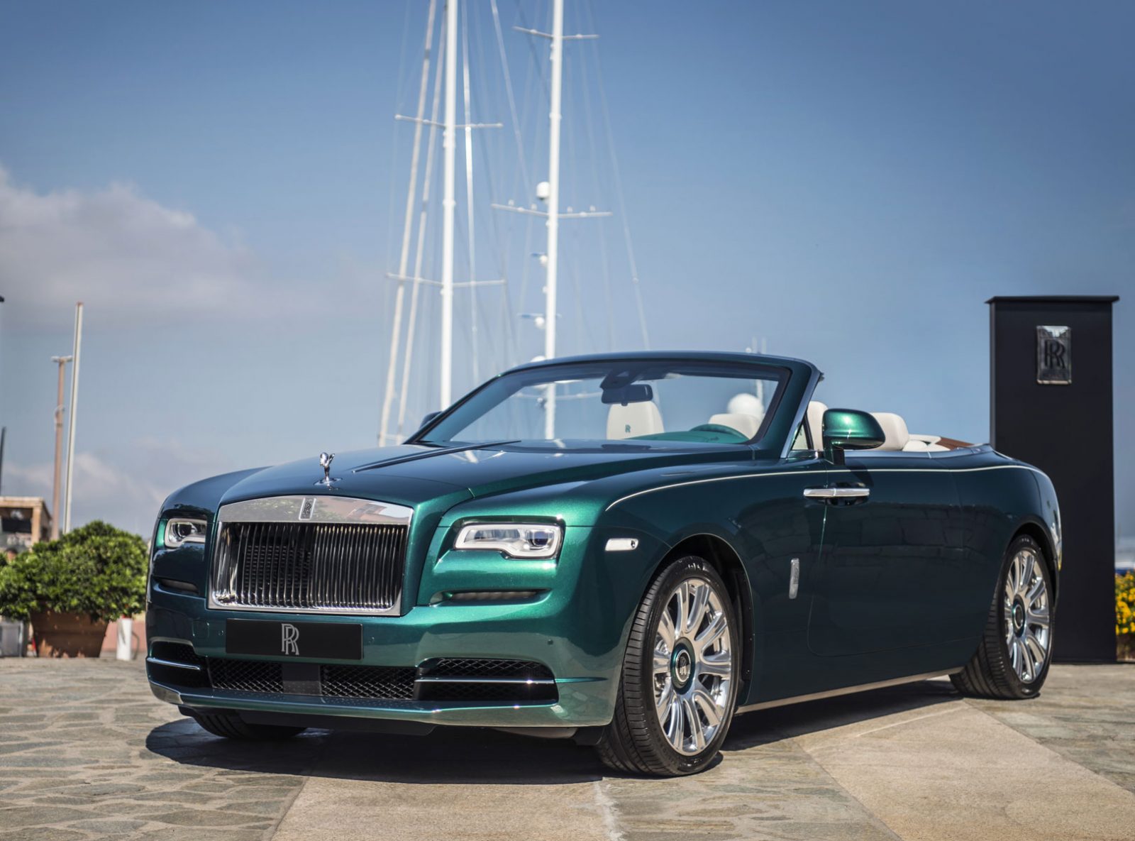 P90228736 highRes rolls royce unveils