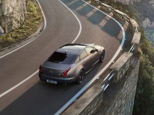 Jaguar XJR575 18MY 004 GLHD