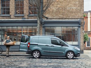 2017FordTransitCourier 01