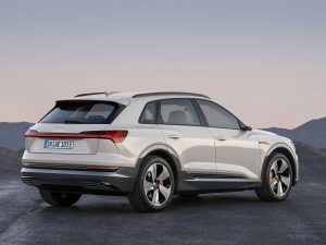 22 Audi e tron 1