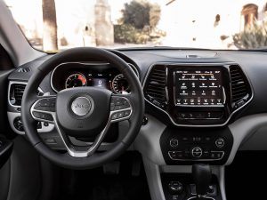 180906 jeep New Cherokee int 03