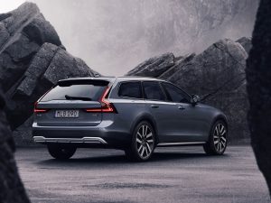 262610 The refreshed Volvo V90 B6 AWD Cross Country in Thunder Grey