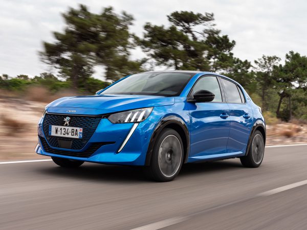 PEUGEOT e208 TESTDRIVE 0919TC 412 0 1