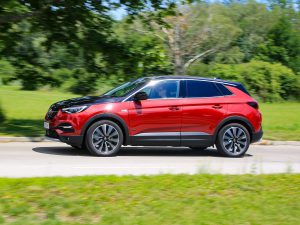 Opel Grandland X Hybrid4 Ultimate Seite