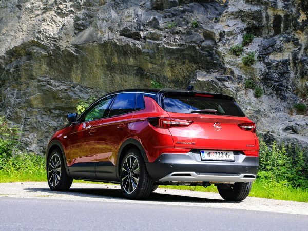 Opel Grandland X Hybrid4 Ultimate Heck