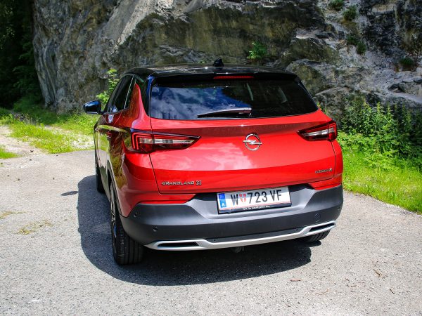 Opel Grandland X Hybrid4 Ultimate Heck