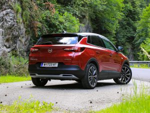 Opel Grandland X Hybrid4 Ultimate Heck