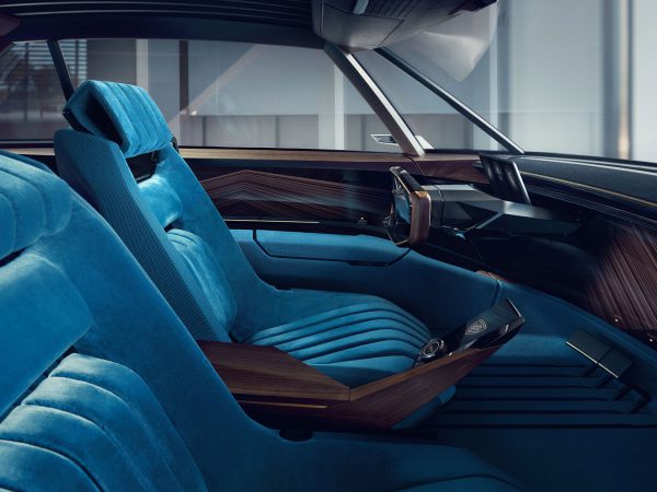 PEUGEOT e LEGEND