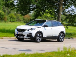 Peugeot 3008 HYBRID4 Front