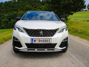 Peugeot 3008 HYBRID4 Front