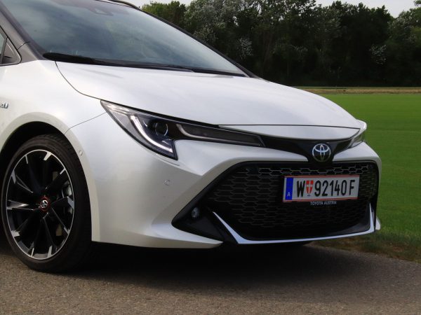 Toyota Corolla TS GR-S Front
