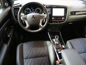 Mitsubishi Outlander Diamond PHEV Innen
