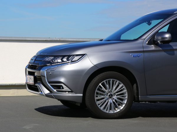 Mitsubishi Outlander Diamond PHEV Front