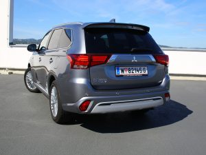 Mitsubishi Outlander Diamond PHEV Heck