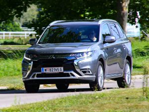 Mitsubishi Outlander Diamond PHEV Front