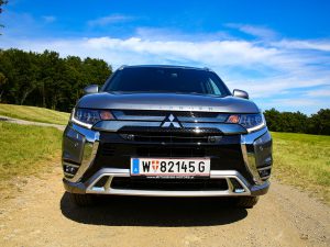 Mitsubishi Outlander Diamond PHEV Front