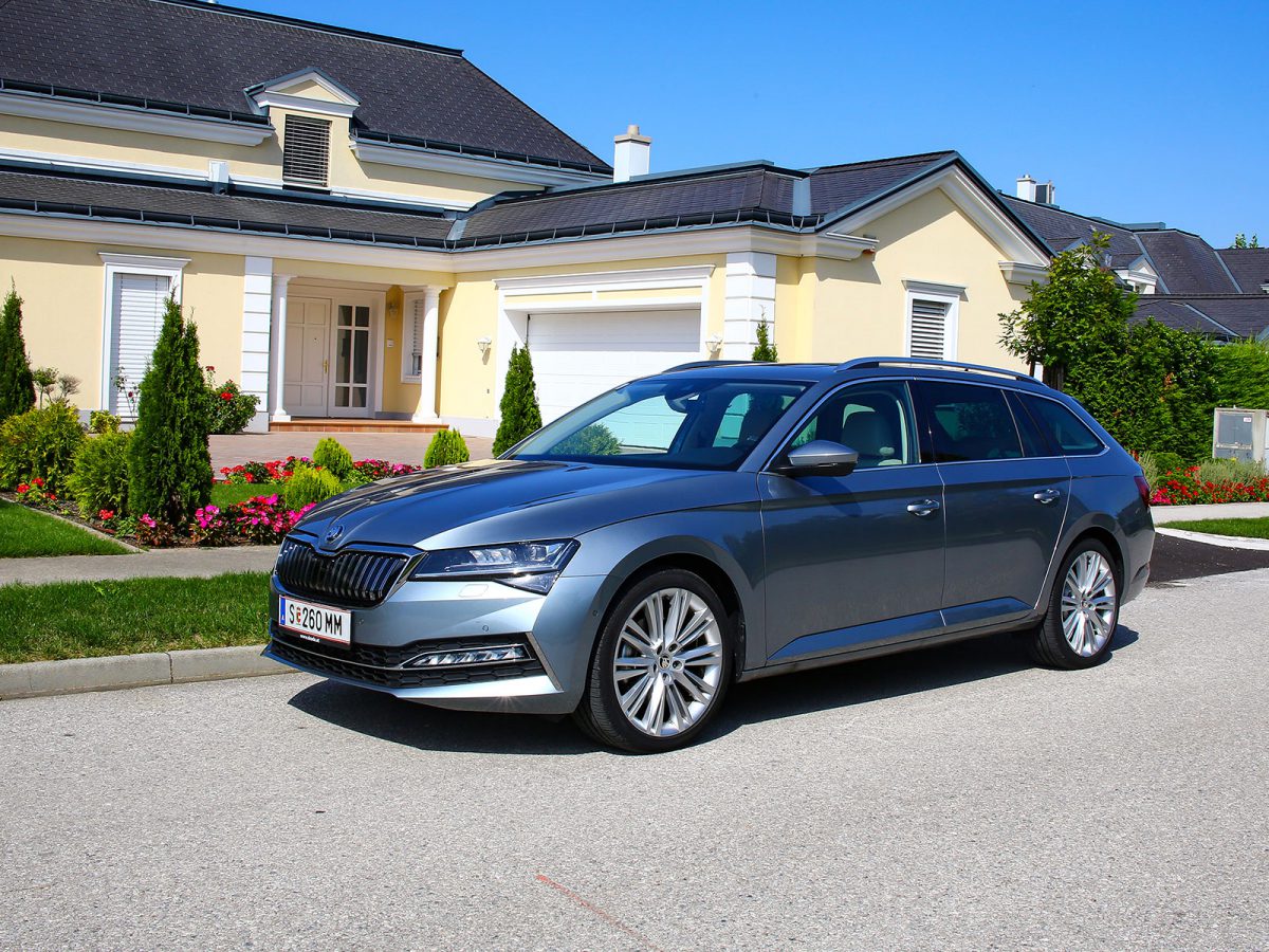 Skoda Superb Combi iV Front