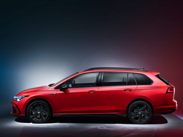 VW Golf Variant 2020 01