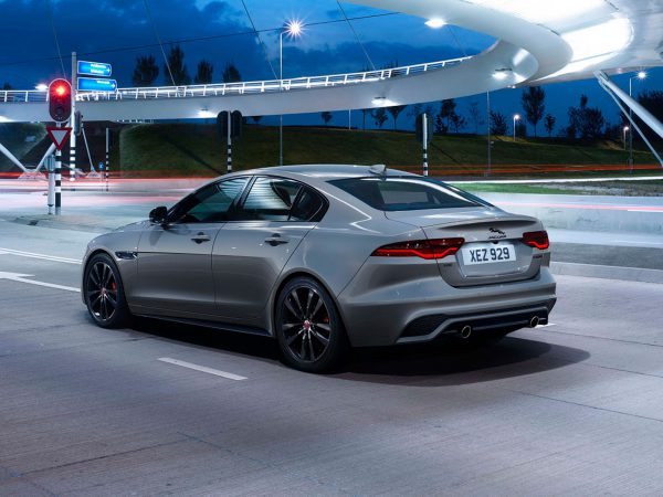 Jaguar XE 2020 02