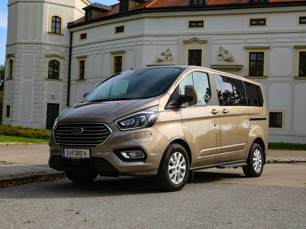 Ford Tourneo Custom PHEV Front