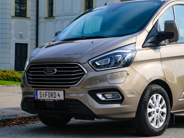 Ford Tourneo Custom PHEV Front