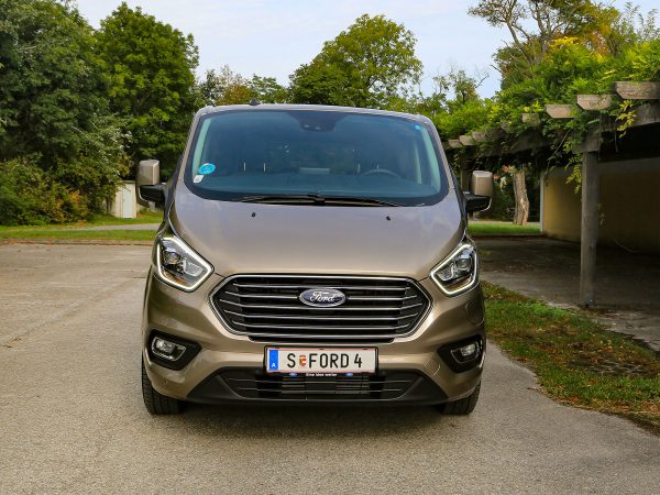 Ford Tourneo Custom PHEV Front