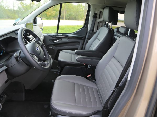 Ford Tourneo Custom PHEV Innen