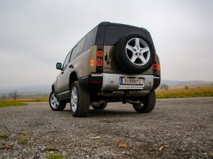 Land Rover Defender 110 SE D240 AWD