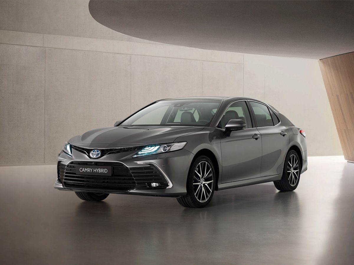 Toyota Camry 2021 01