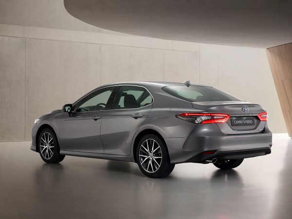 Toyota Camry 2021 02