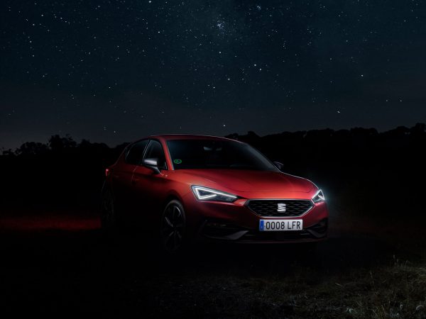 800 hours in pitch darkness to test the lights of the SEAT Leon 01 HQ