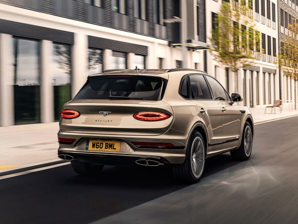 Bentley Bentayga Hybrid 2021 02