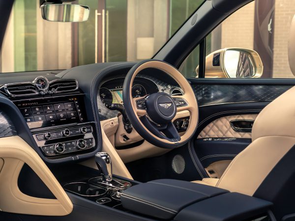 Bentley Bentayga Hybrid 2021 03